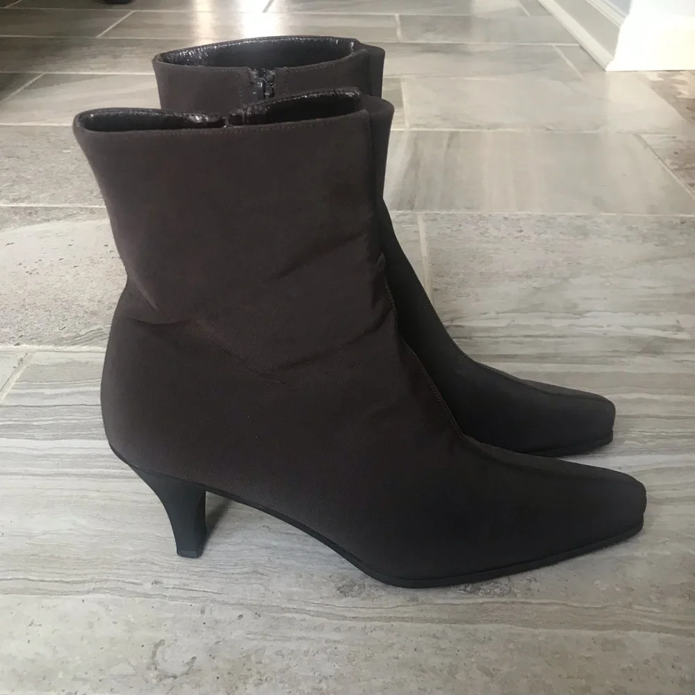 Stuart Weitzman Brown Gore-Tex Ankle Boots, Size 10. - Picture 5 of 11